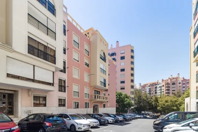 Apartamento T1 para Venda em Massamá e Monte Abraão