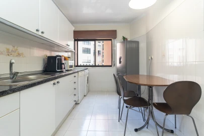 Apartamento T1 para Venda em Massamá e Monte Abraão