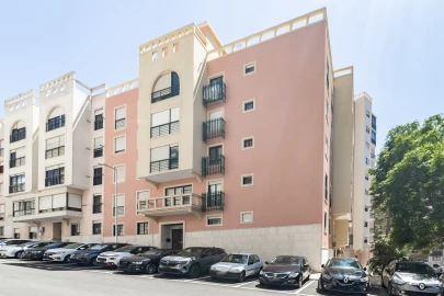 Apartamento T1 para Venda em Massamá e Monte Abraão