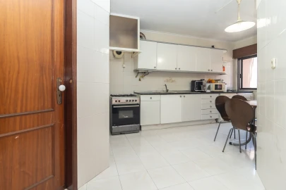 Apartamento T1 para Venda em Massamá e Monte Abraão