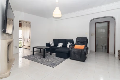 Apartamento T1 para Venda em Massamá e Monte Abraão