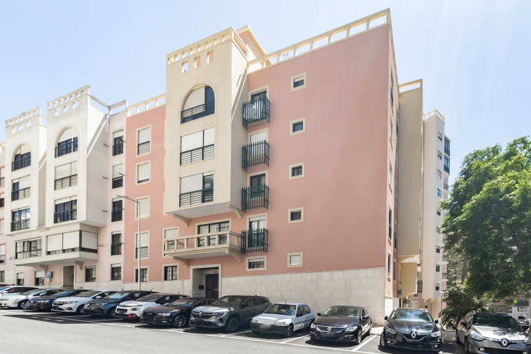 Apartamento T1 para Venda em Massamá e Monte Abraão Foto 28