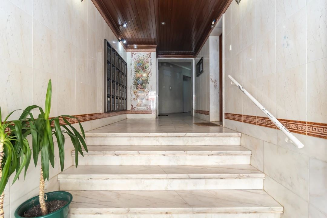 Apartamento T1 para Venda em Massamá e Monte Abraão Foto 2