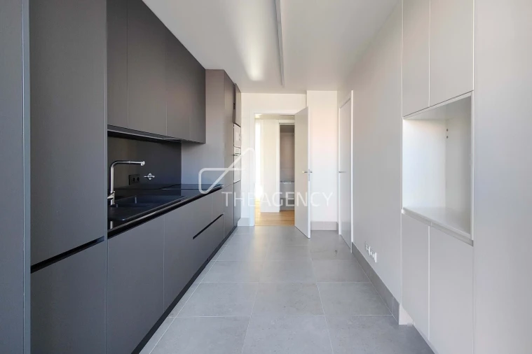 Apartamento T3 para Arrendamento em Avenidas Novas Foto 9