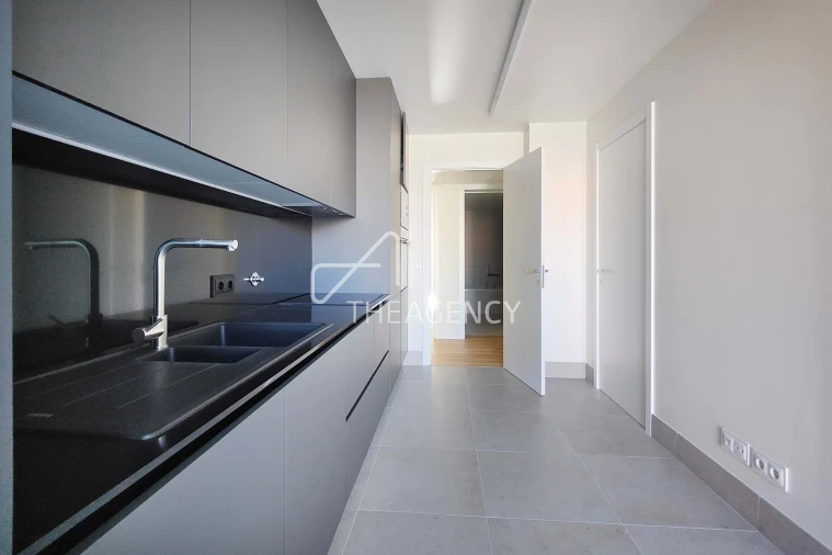 Apartamento T3 para Arrendamento em Avenidas Novas Foto 10