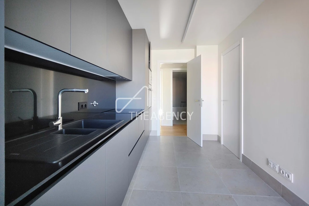 Apartamento T3 para Arrendamento em Avenidas Novas Foto 10