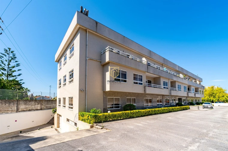 Apartamento T2 para Venda em Arcozelo Foto 12