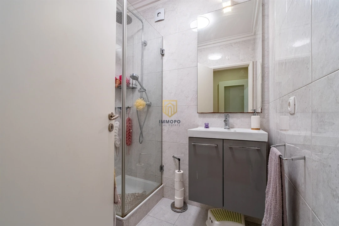 Apartamento T2 para Venda em Arcozelo Foto 19