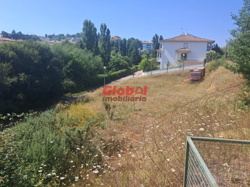 Terreno para Venda em Satão Foto 1