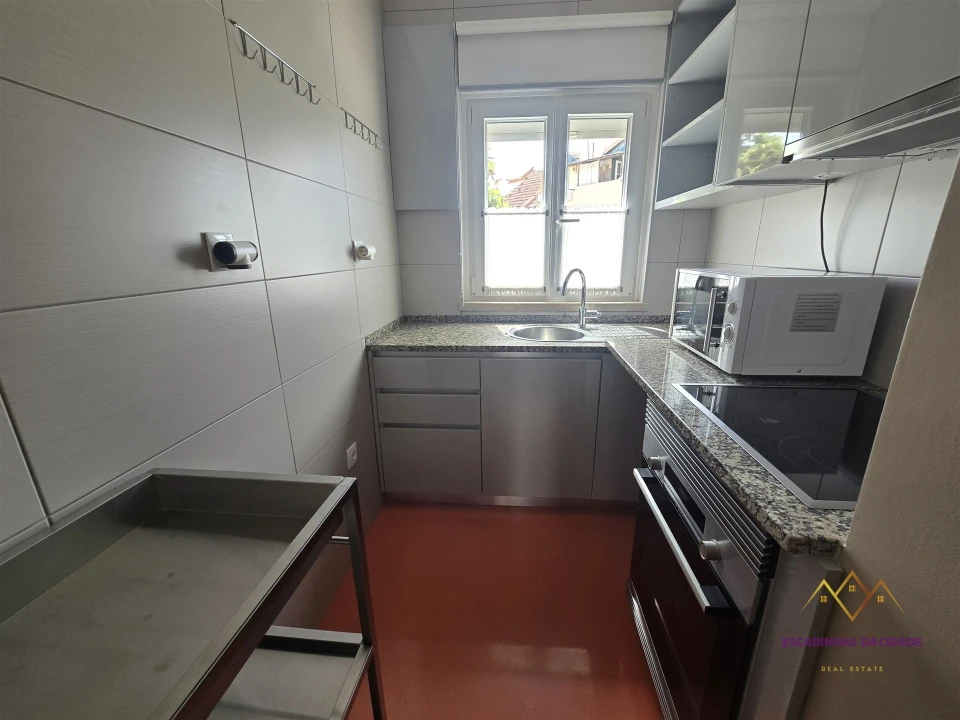 Apartamento T1 para Arrendamento em Misericórdia Foto 9