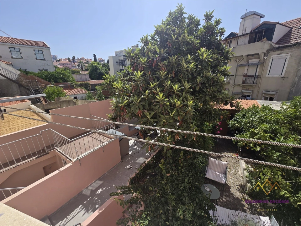Apartamento T1 para Arrendamento em Misericórdia Foto 1