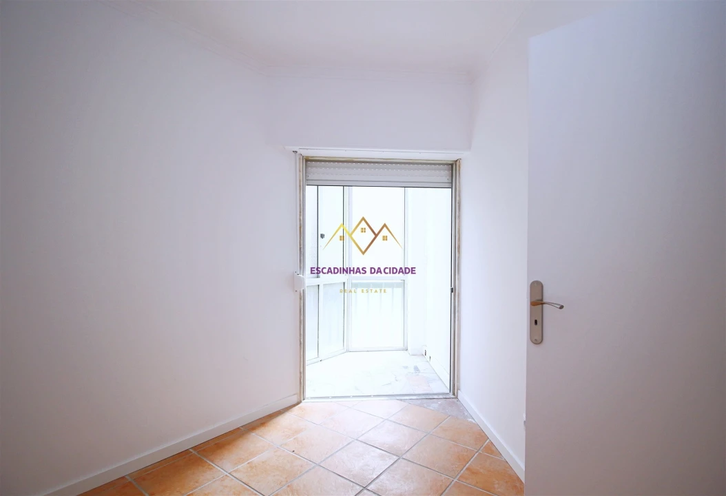 Apartamento T2 para Venda em Algueirão-Mem Martins Foto 2