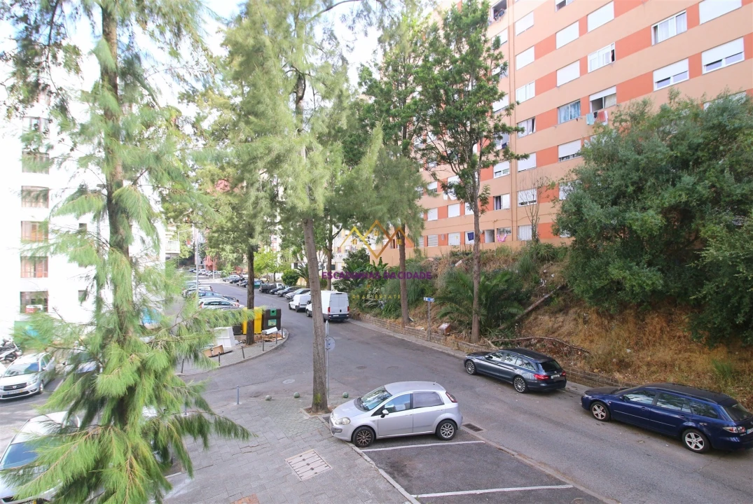 Apartamento T2 para Venda em Algueirão-Mem Martins Foto 1