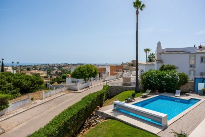 Moradia T4 para Venda em Albufeira e Olhos de Água