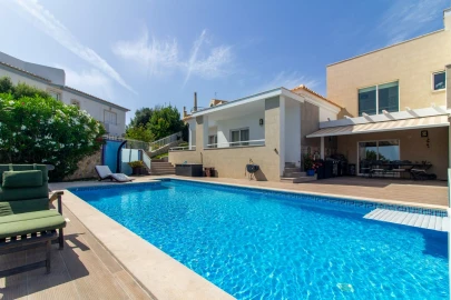 Moradia T4 para Venda em Albufeira e Olhos de Água