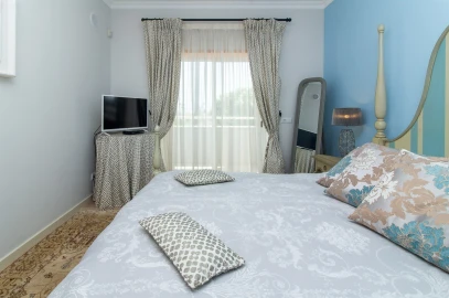 Moradia T4 para Venda em Albufeira e Olhos de Água