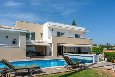 Moradia T4 para Venda em Albufeira e Olhos de Água