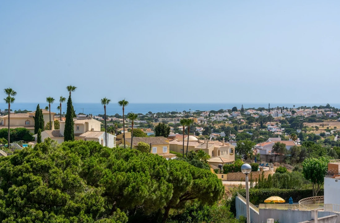Moradia T4 para Venda em Albufeira e Olhos de Água Foto 2