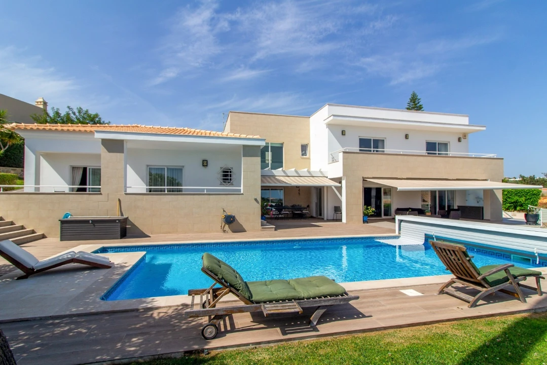 Moradia T4 para Venda em Albufeira e Olhos de Água Foto 1