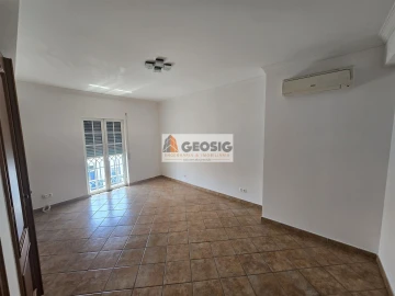 Moradia T4 para Venda em Almodôvar e Graça dos Padrões