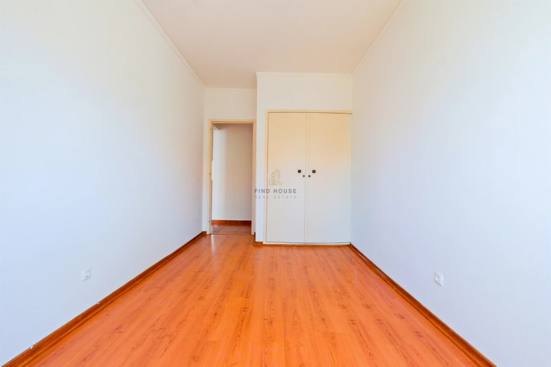 Apartamento T3 para Venda em Carcavelos e Parede Foto 19