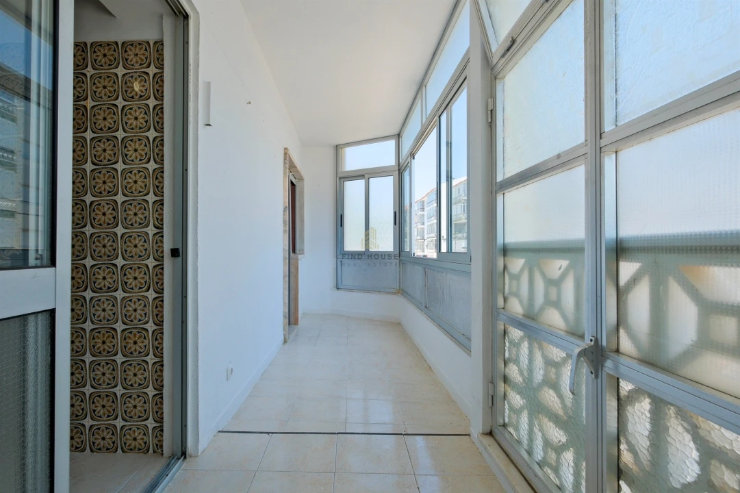 Apartamento T3 para Venda em Carcavelos e Parede Foto 7