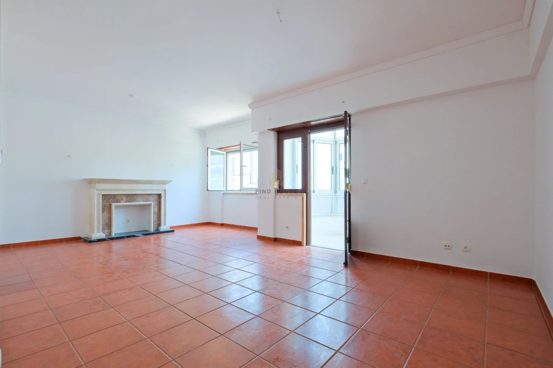 Apartamento T3 para Venda em Carcavelos e Parede Foto 3