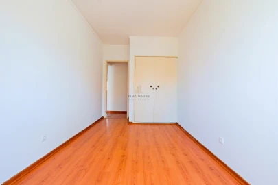 Apartamento T3 para Venda em Carcavelos e Parede