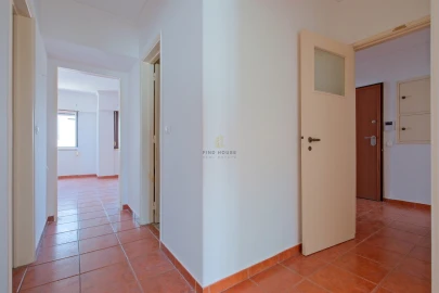 Apartamento T3 para Venda em Carcavelos e Parede