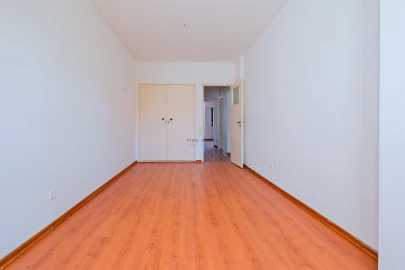 Apartamento T3 para Venda em Carcavelos e Parede
