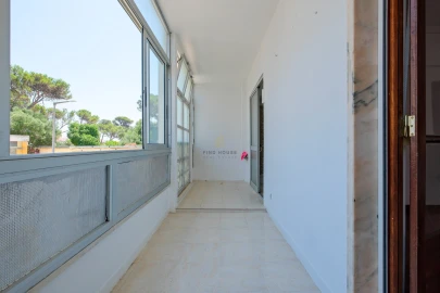 Apartamento T3 para Venda em Carcavelos e Parede