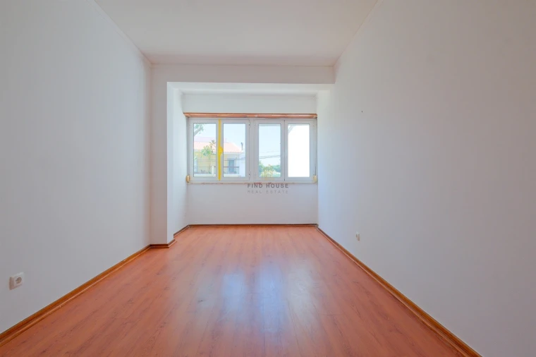 Apartamento T3 para Venda em Carcavelos e Parede Foto 13