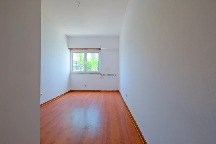 Apartamento T3 para Venda em Carcavelos e Parede Foto 17