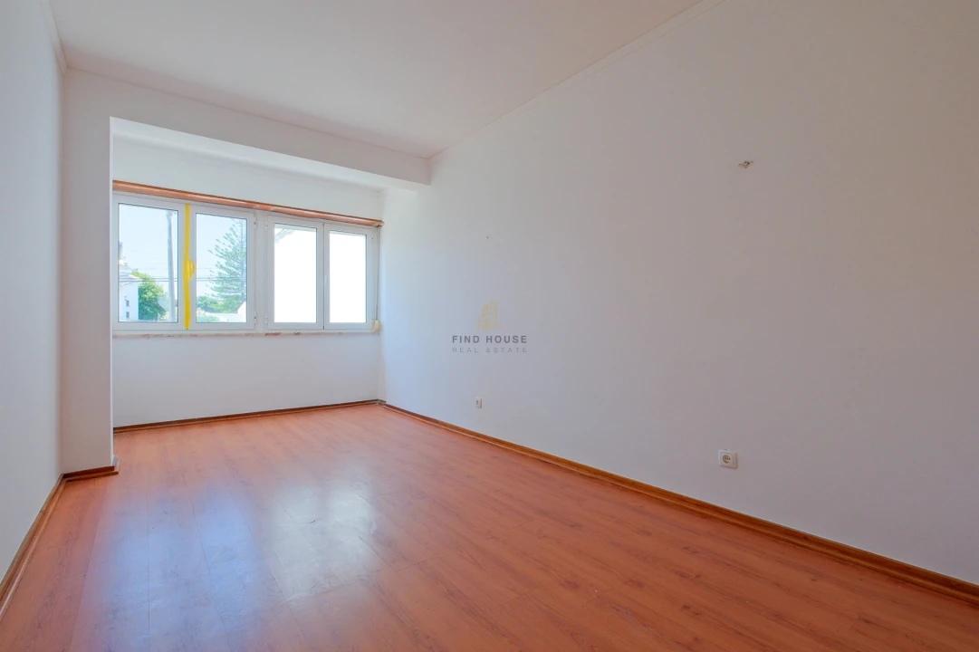 Apartamento T3 para Venda em Carcavelos e Parede Foto 12