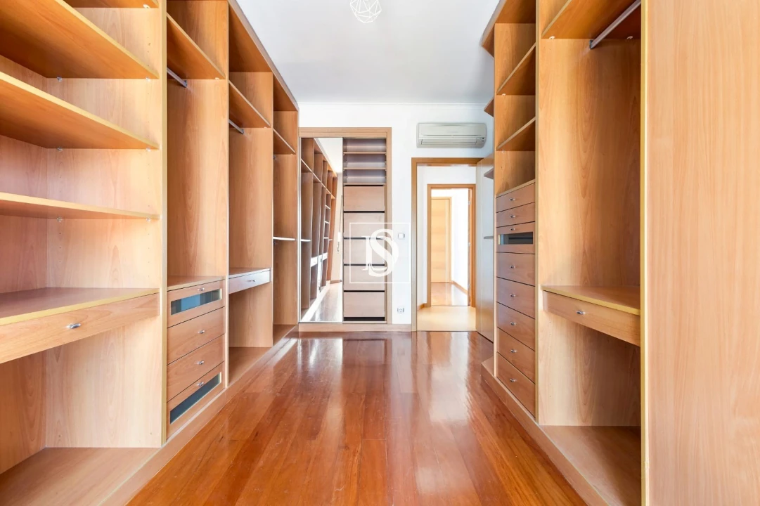 Apartamento T4 para Venda em Corroios Foto 24