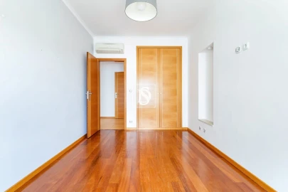 Apartamento T4 para Venda em Corroios