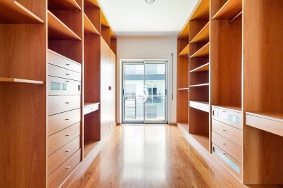 Apartamento T4 para Venda em Corroios