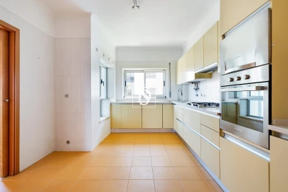 Apartamento T4 para Venda em Corroios