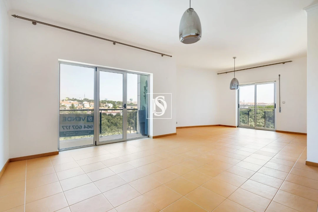 Apartamento T4 para Venda em Corroios Foto 2