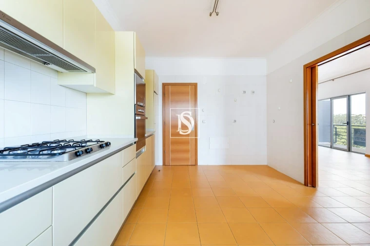 Apartamento T4 para Venda em Corroios Foto 9