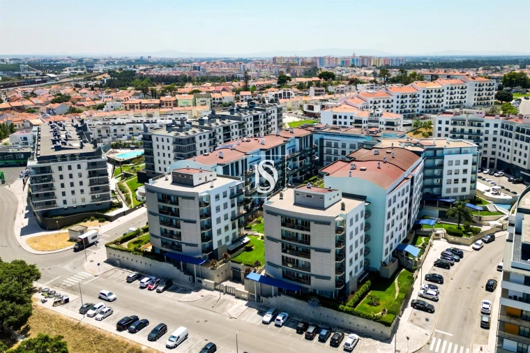 Apartamento T4 para Venda em Corroios Foto 35