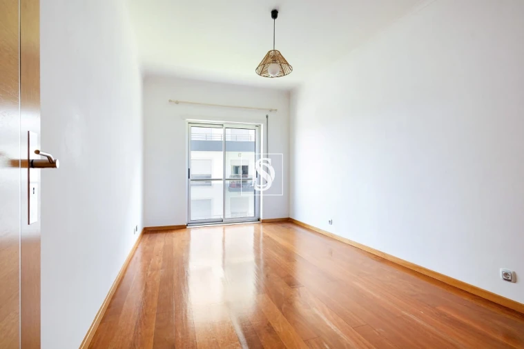 Apartamento T4 para Venda em Corroios Foto 18