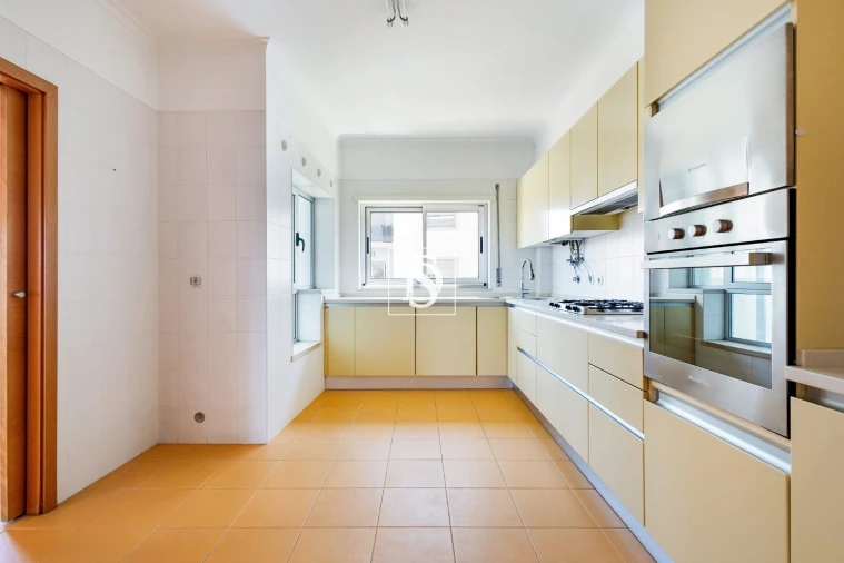 Apartamento T4 para Venda em Corroios Foto 10