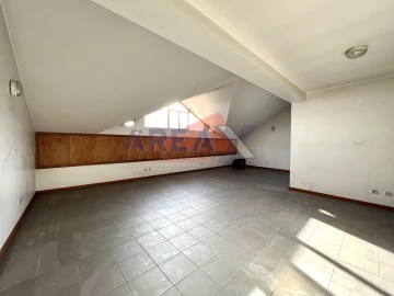 Escritório para Arrendamento em O. Azeméis, Riba-Ul, Ul, Macinhata Seixa, Madail