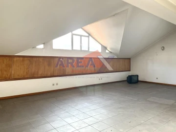 Escritório para Arrendamento em O. Azeméis, Riba-Ul, Ul, Macinhata Seixa, Madail