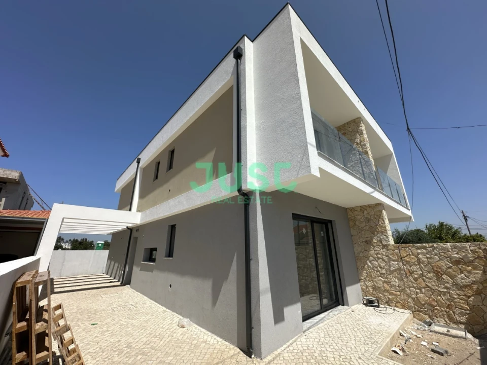 Moradia T3 para Venda em Fernao Ferro Foto 1