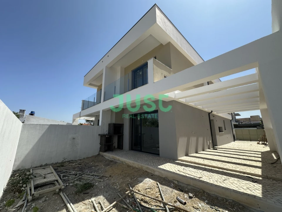Moradia T3 para Venda em Fernao Ferro Foto 2