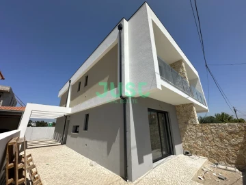 Moradia T3 para Venda em Fernao Ferro