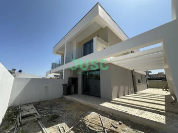Moradia T3 para Venda em Fernao Ferro