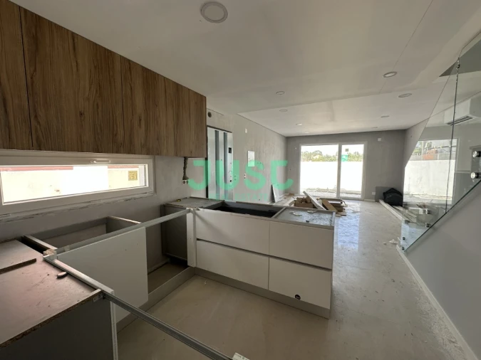 Moradia T3 para Venda em Fernao Ferro Foto 3